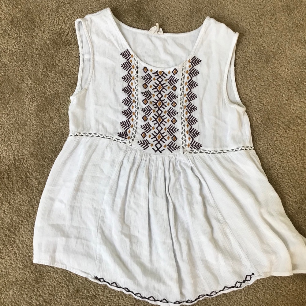 ✨PacSun White Flowy Top✨ - Picture 2 of 3
